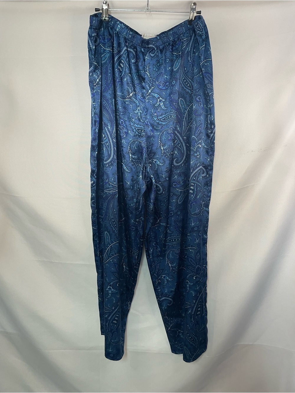 Cacique sexy/sensual pajama bottoms in a gorgeous blue paisley print! Size xxl?